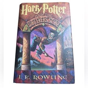 Hardcover Harry Potter and the Sorcerer's Stone